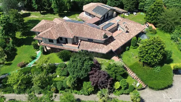 Villa Gramde - About Us